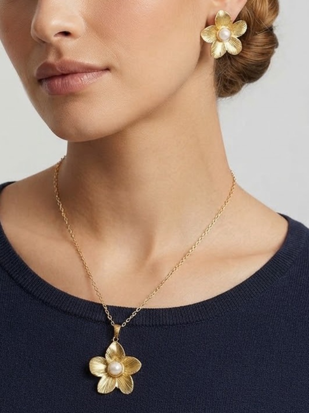 Stainless Steel Gold Flower Pendant Necklace and Earring Women Set.